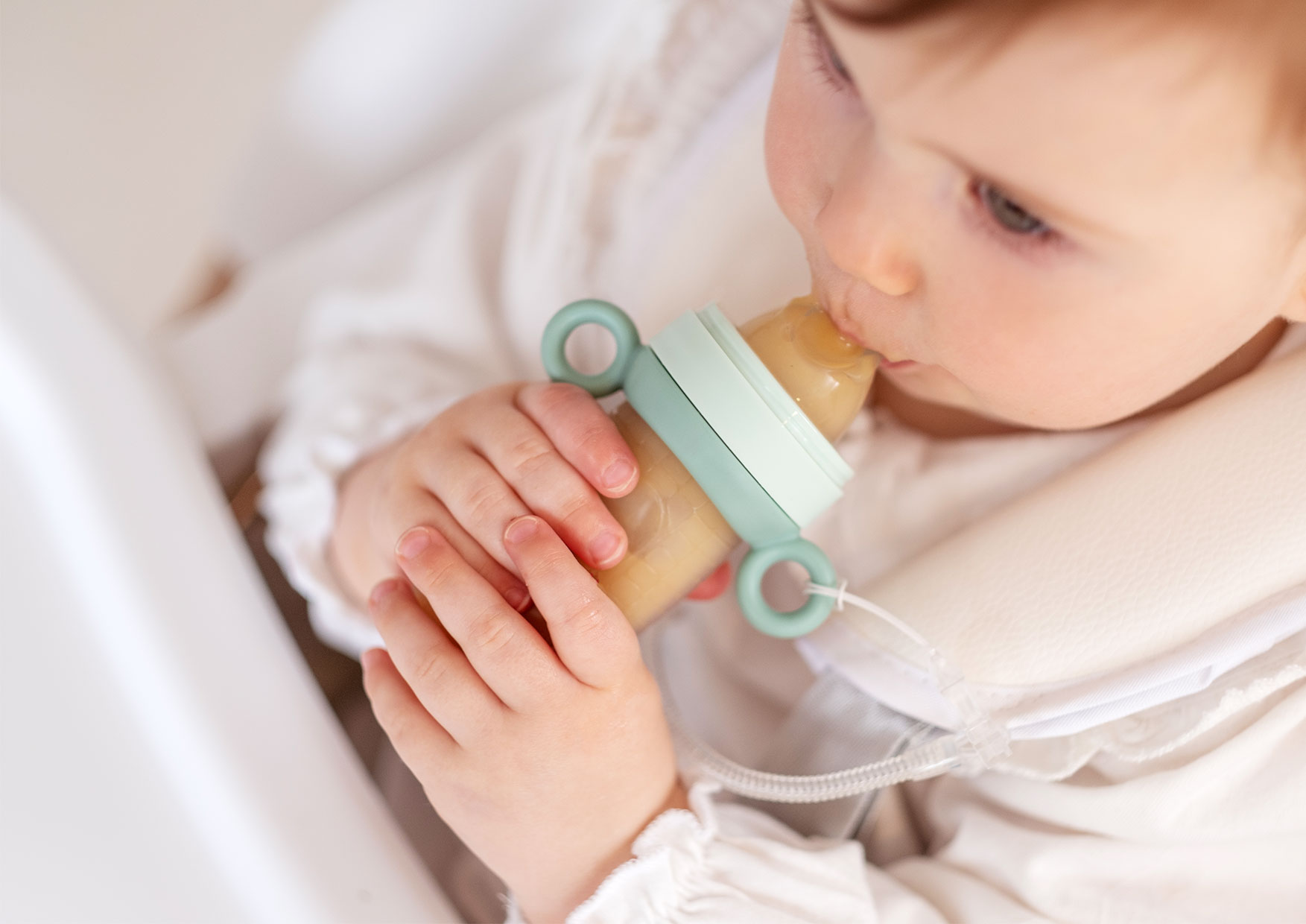 dziecko je za pomocą Neno Gusto